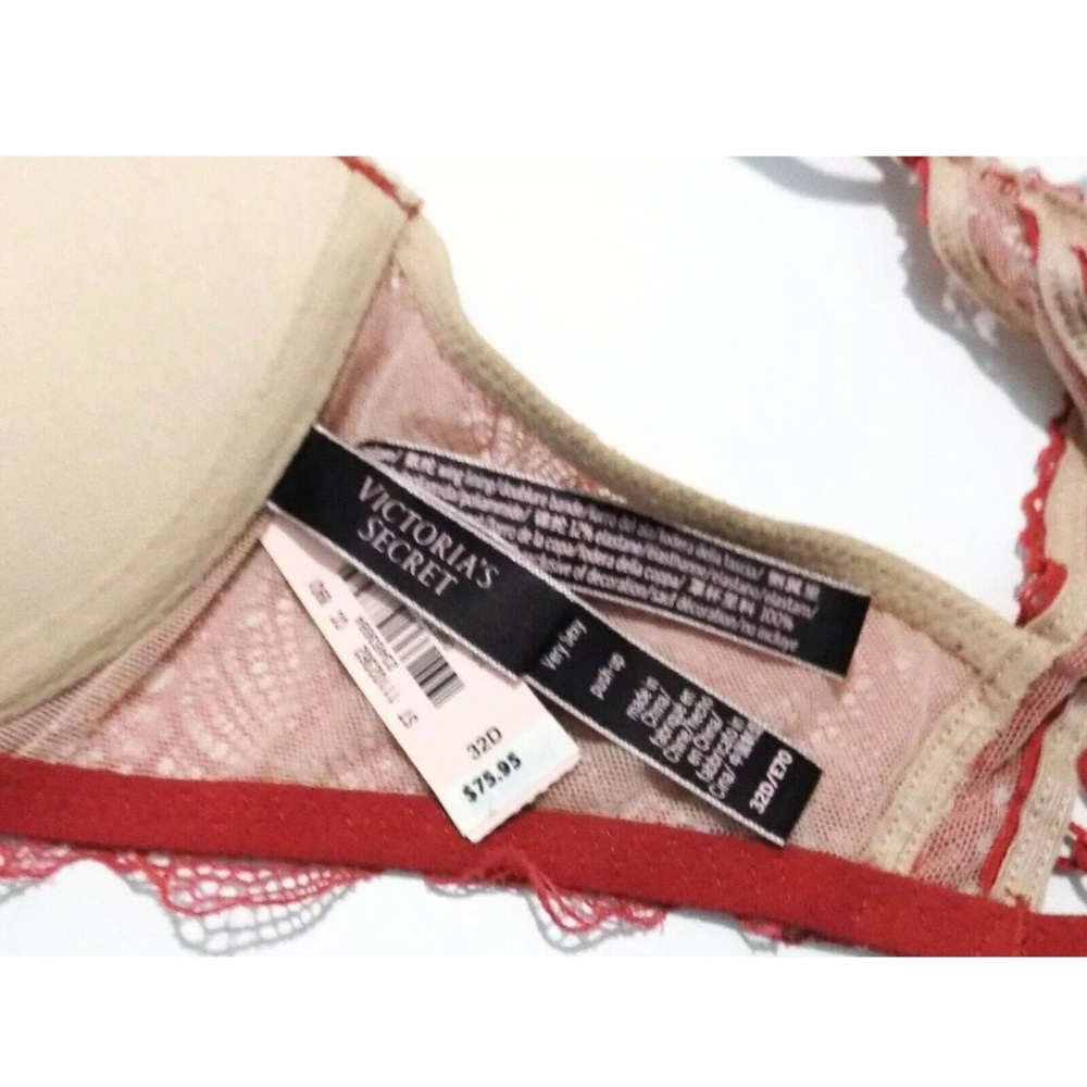 Victoria’s Secret Push Up Bra 32D - Picture 3 of 3